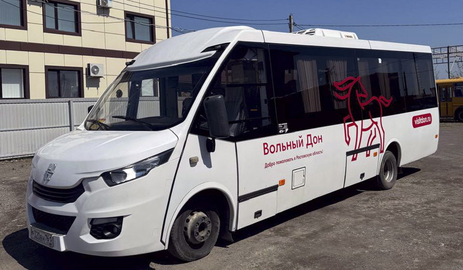 Винодел подвезет туристов на автобусе